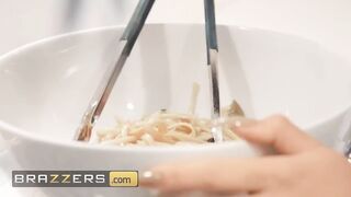 BRAZZERS - Experienced Rae Lil Black Can't Wait To Reveal Newbie Tommy Her Secrets In Bed