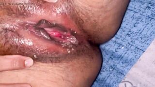 Gulabi bhabhi ka chut chatkar pani nikala padosi boy ne