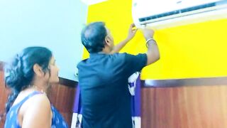 AC mechanic ne hot bhabhi ka chut chatke chut fuck kiya or bhabhi ka mal nikala(guder ros chata)