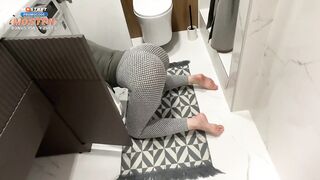 "Hey, Help Your Stepmom!" - Hot Milf Housewife In Tight Leggings with big ass Stuck In the Washer